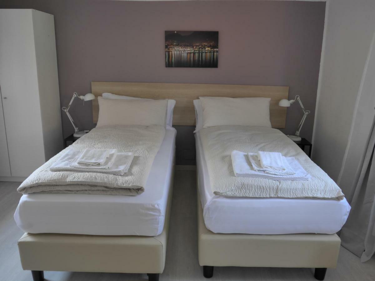 La Tana Rooms เลนโน ภายนอก รูปภาพ