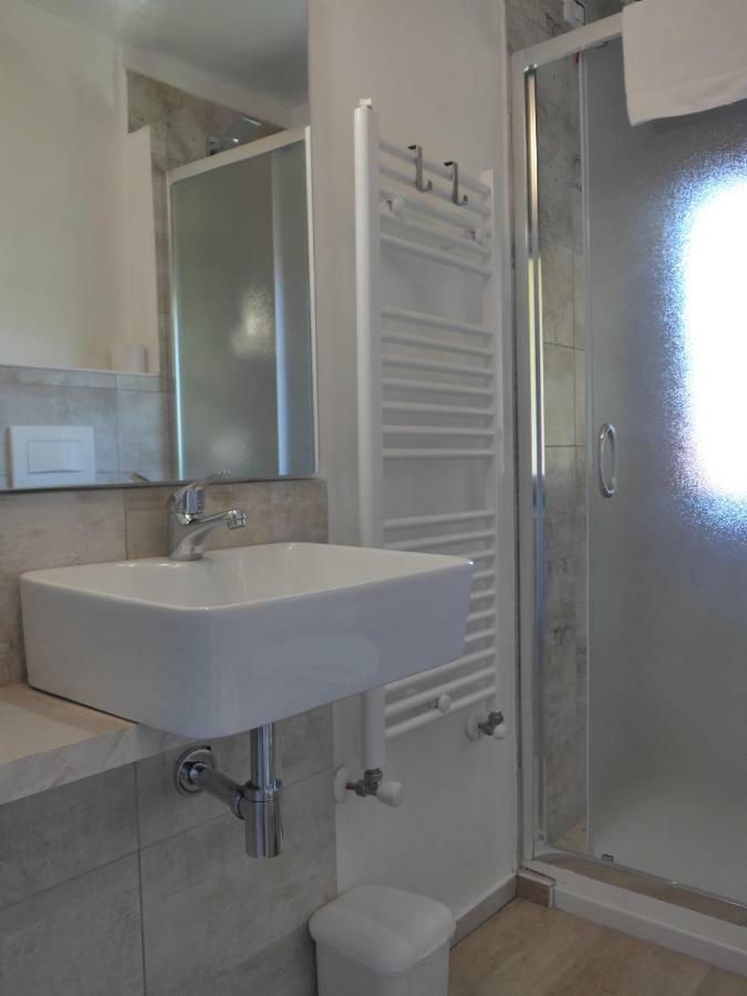 La Tana Rooms เลนโน ภายนอก รูปภาพ